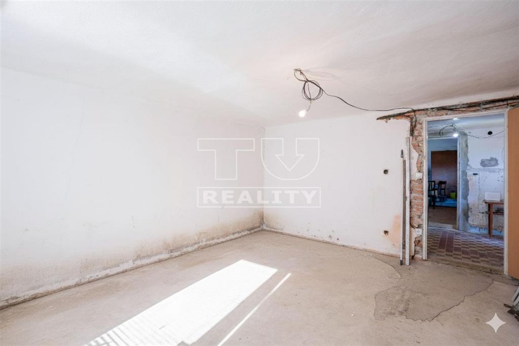 ZNÍŽENÁ CENA Predaj chalupy Uhrovec - 14