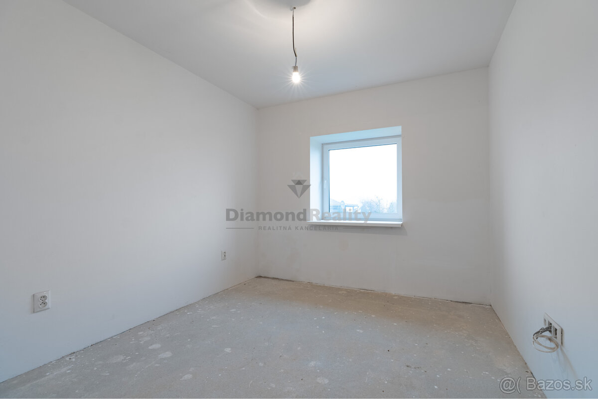 NA PREDAJ JEDNOPODLAŽNÝ 3 IZBOVÝ RODINNÝ DOM SO ZÁHRADOU | K - 14