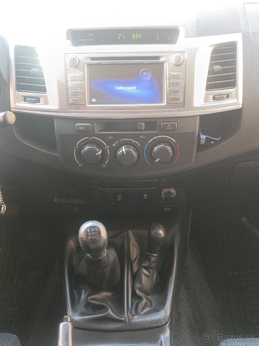 Toyota Hilux 2.5 D-4D MT - 14