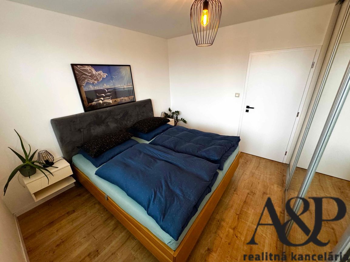 KOMPLETNE REKONŠTRUOVANÝ 3 IZB. BYT S KOMOROU A LOGIOU, 76M2 - 14