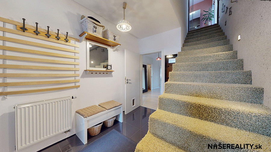 Na predaj 5-izbový rodinný dom s garážou, pivničkou a krásno - 14