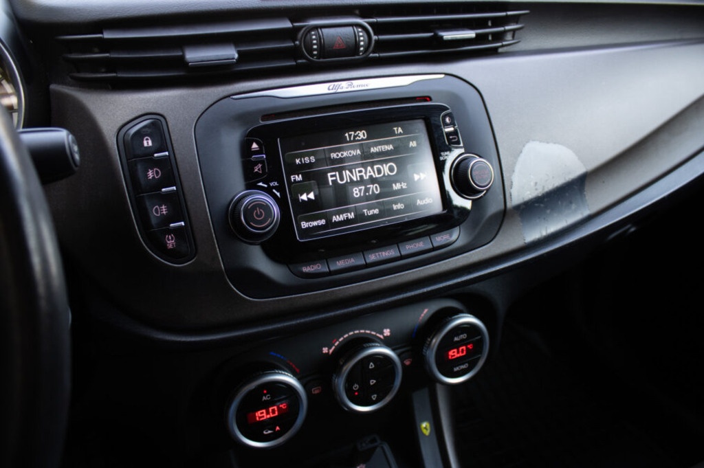 Alfa Romeo Giulietta (2015) - 14