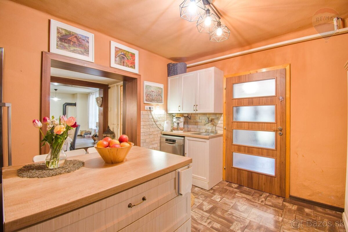 Predaj 4 izbový rodinný dom, krásnym veľkorysým pozemkom, Vr - 14