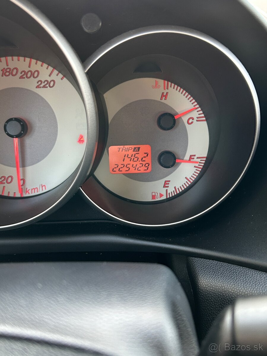 Mazda 3 hatchback - 14