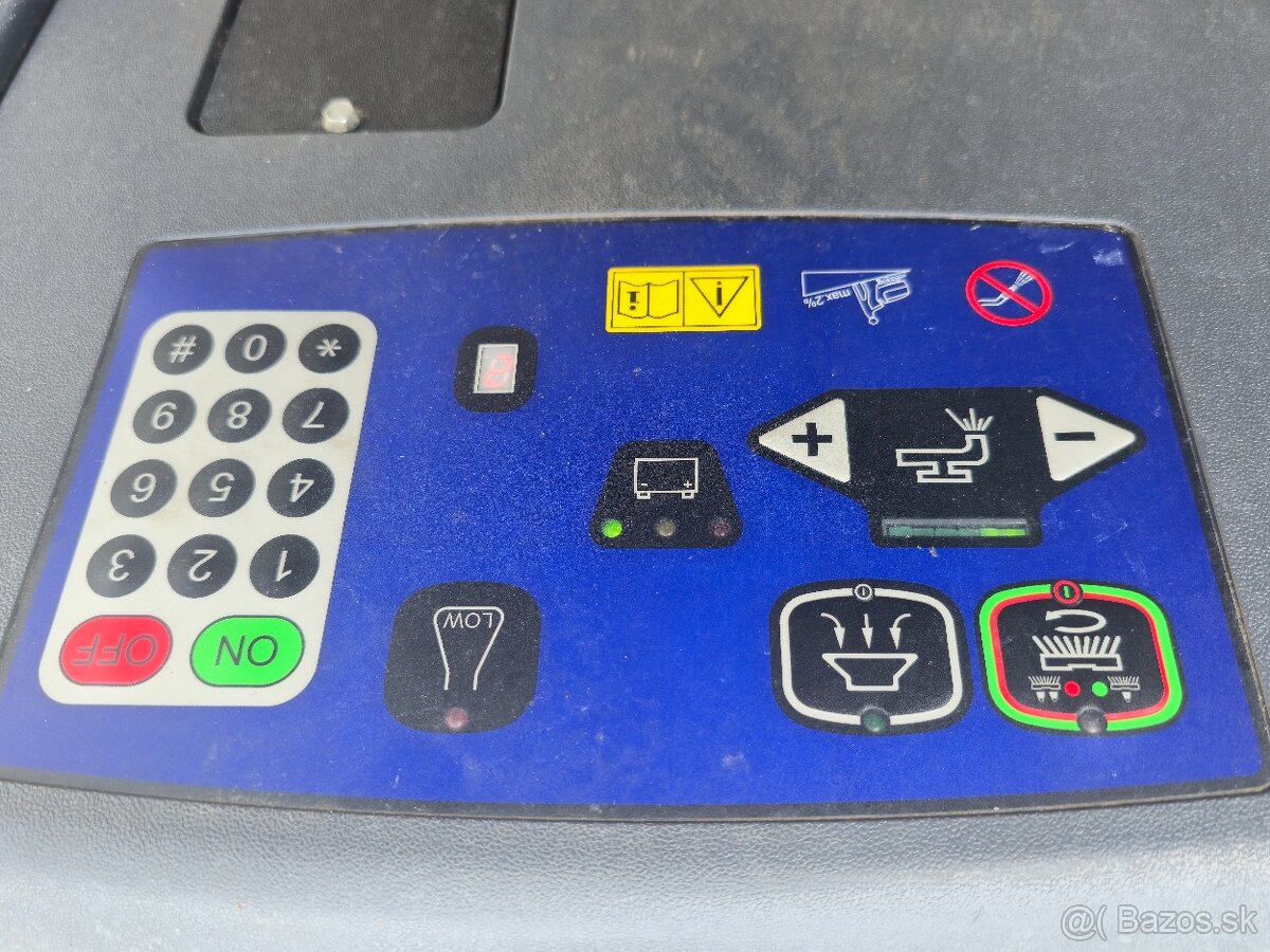 Podlahový čistiaci stroj Nilfisk BA 651 - 14