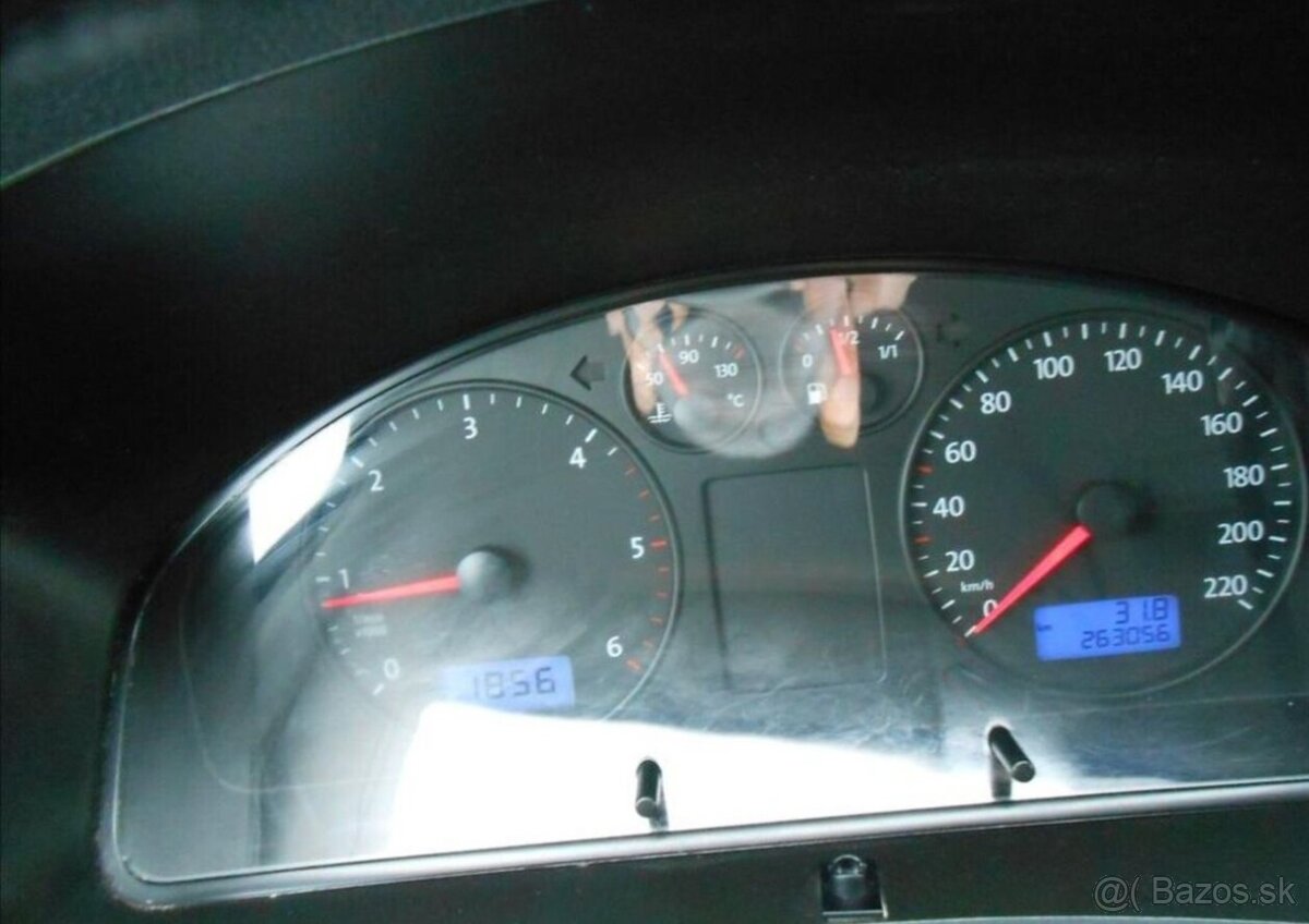 Volkswagen Multivan 1,9 TDI 92 kW 7Míst.Serviska nafta - 14