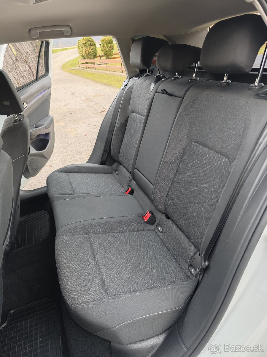 VW Golf 1.5 TSI Life Virtual kokpit Front&Lane Assist - 14