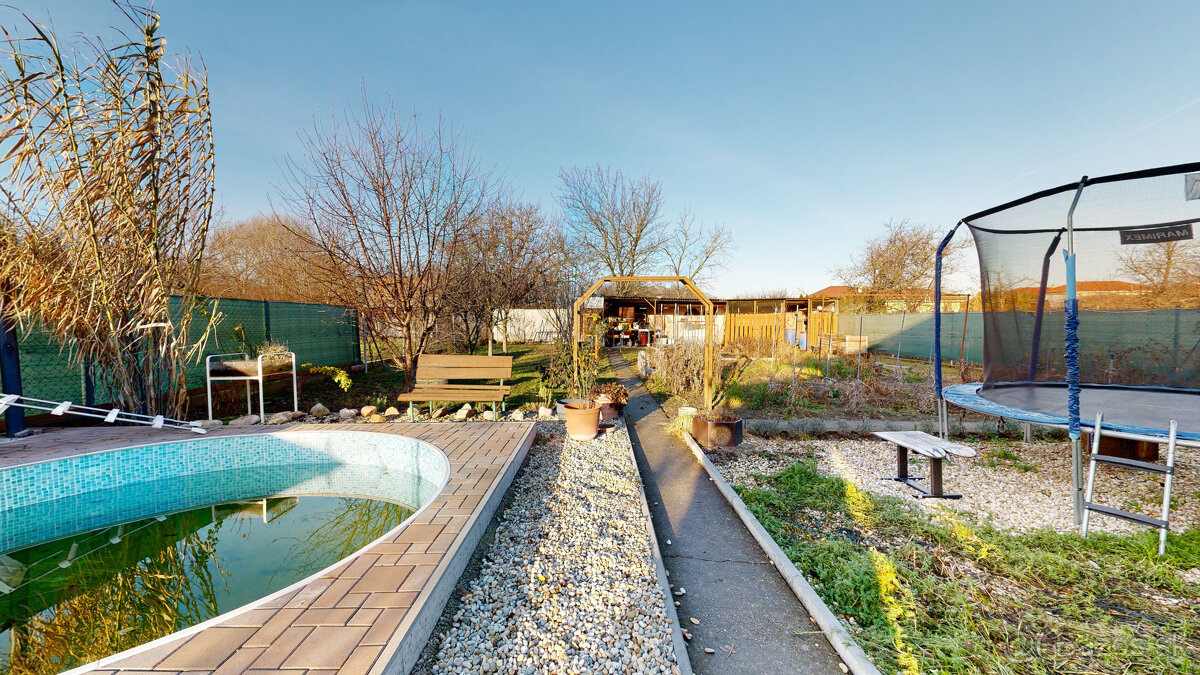 Dva domy za cenu jedného na pozemku s výmerou 1025m2 - 14