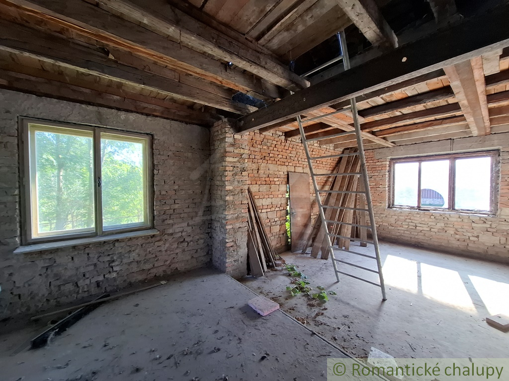 Rozostavaný rodinný dom s veľkým pozemkom v podunajskej ob - 14