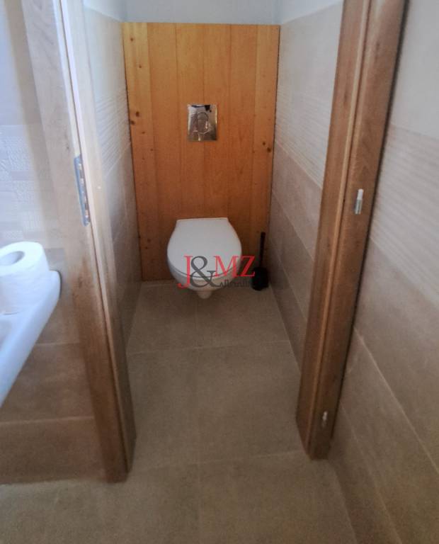 Stavba 122 m2 a drevená chata, pozemok 2.600 m2, Levice (SM- - 14