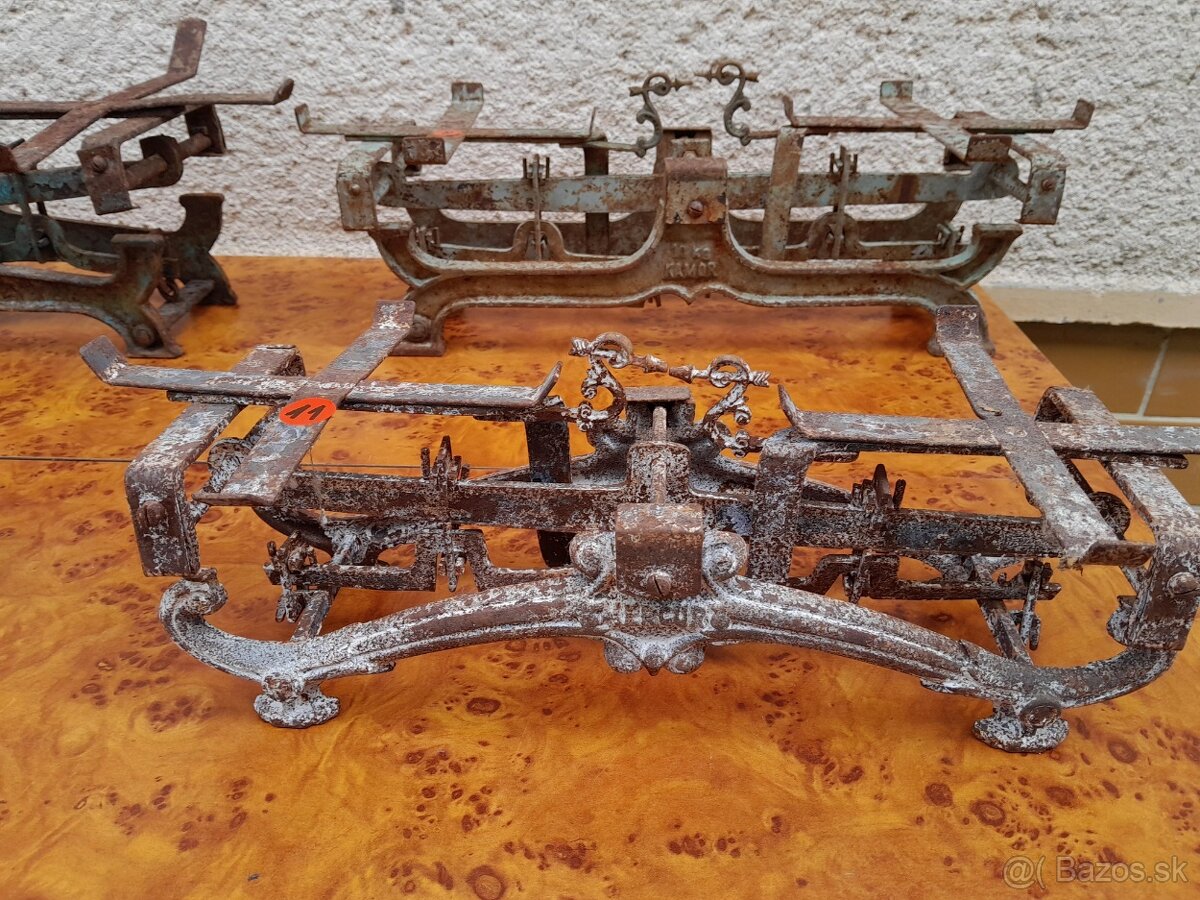 Liatinová váha. - 14