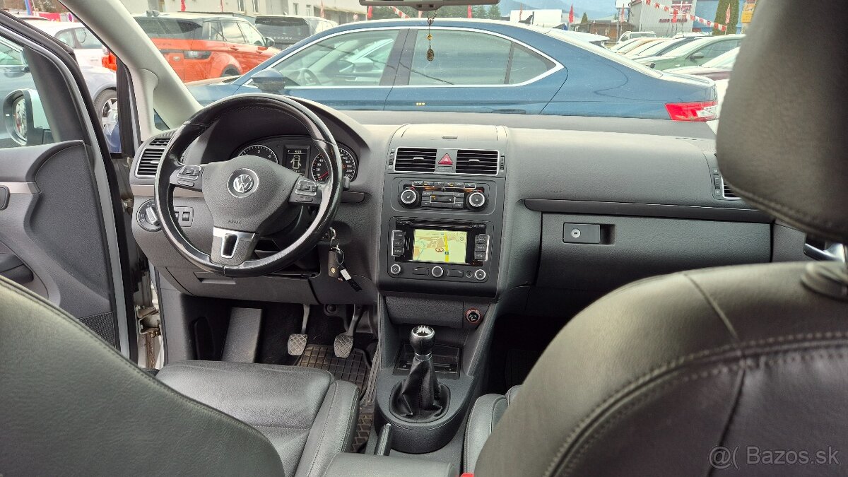 Volkswagen Touran 2.0 TDI Cross 7 miestne - 14