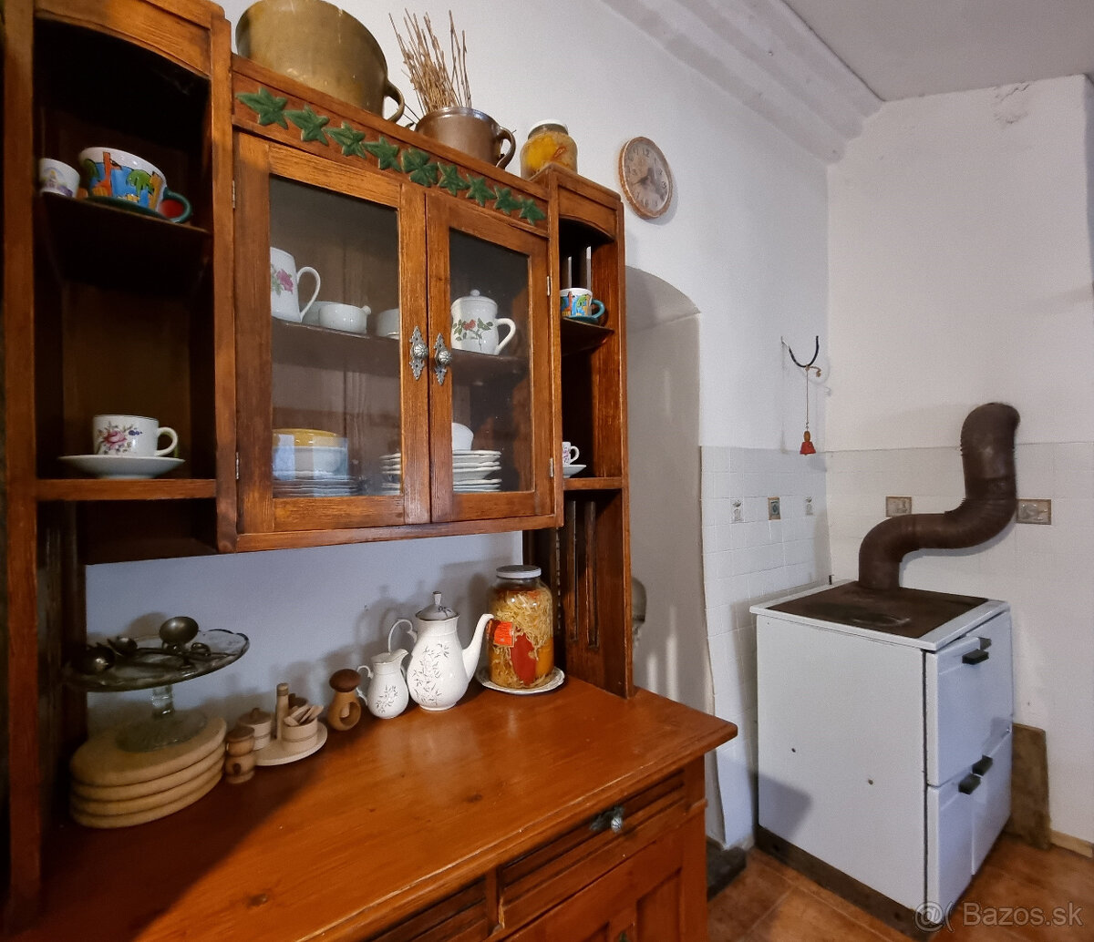 RODINNÝ a HOSŤOVSKÝ DOM,STODOLA a POZEMOK 2924m2 HRÁDOK NMNV - 14