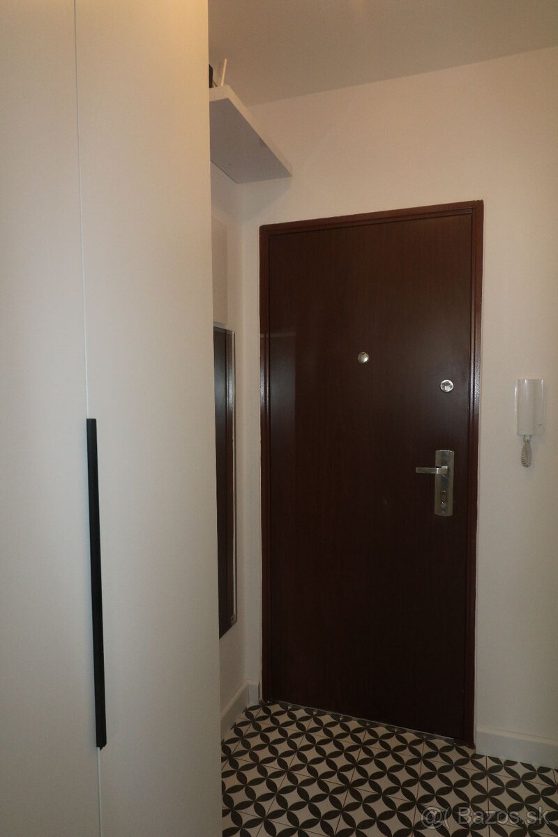 Prenájom 1 - izbový byt Bulvár - 14