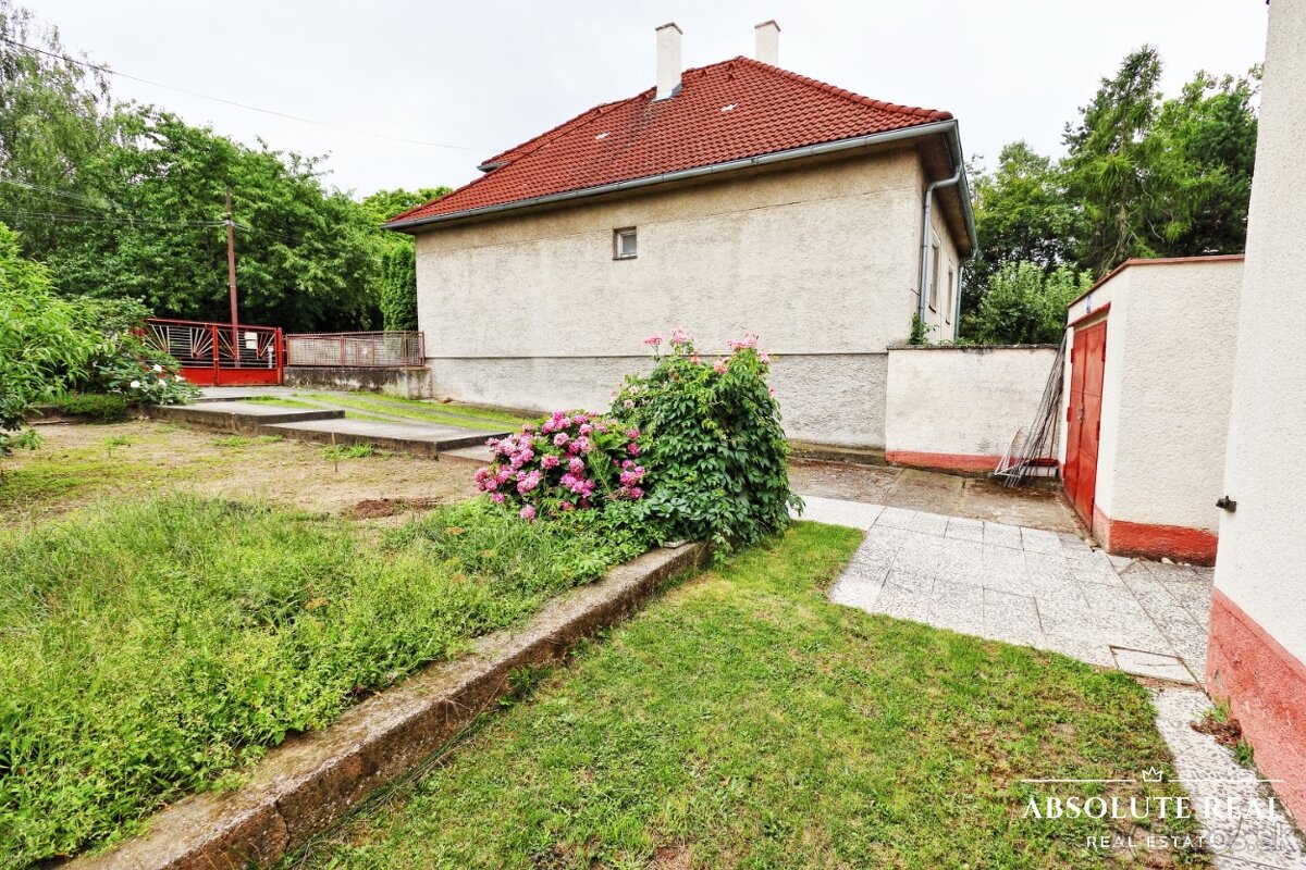 ABSOLUTE REAL/ Veľký stavebný pozemok 818 m2,DNV,ul. Na Grbe - 14