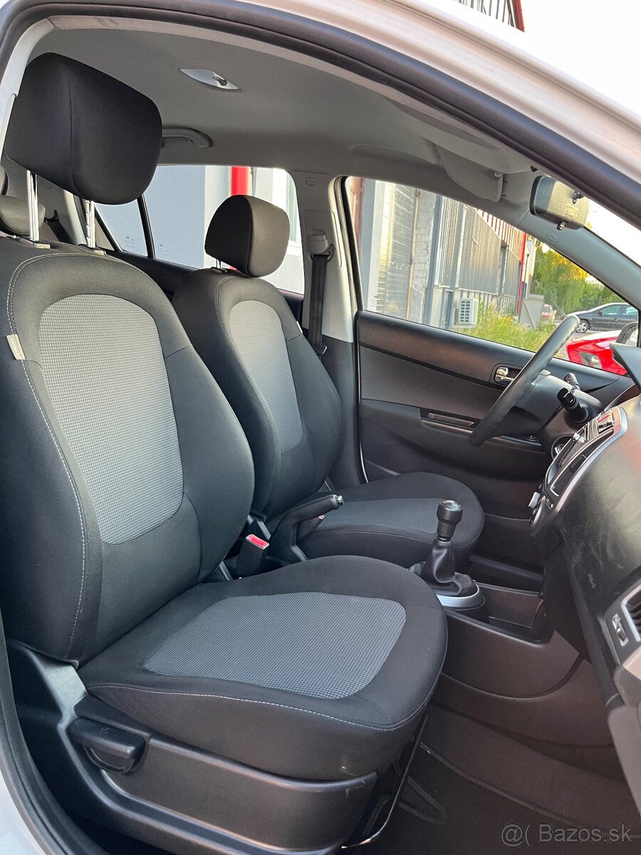 Hyundai i20 1.3 Benzin = Navi, r.v 2013, 96623km, Top Stav = - 14