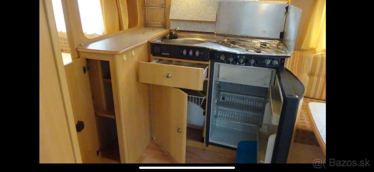 Dethleffs Camper 490 z roku 2002 - 14