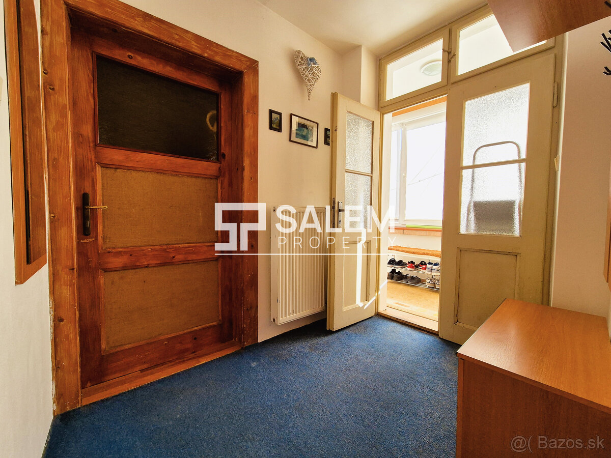 Dvojpodlažný rodinný dom s garážou a výhľadom na Podlavice - 14