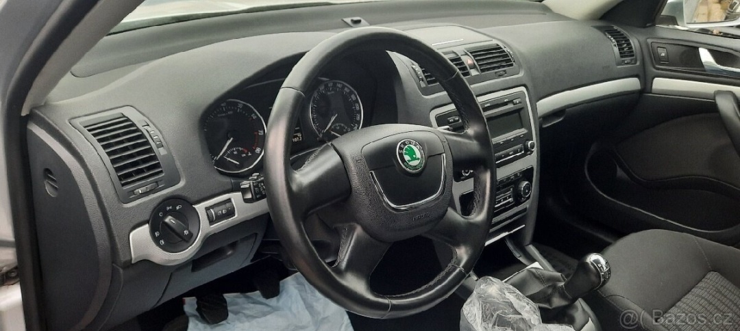 ŠKODA OCTAVIA 1.6(75kw) ZĽAVA(zadní dveře v elekt - 14