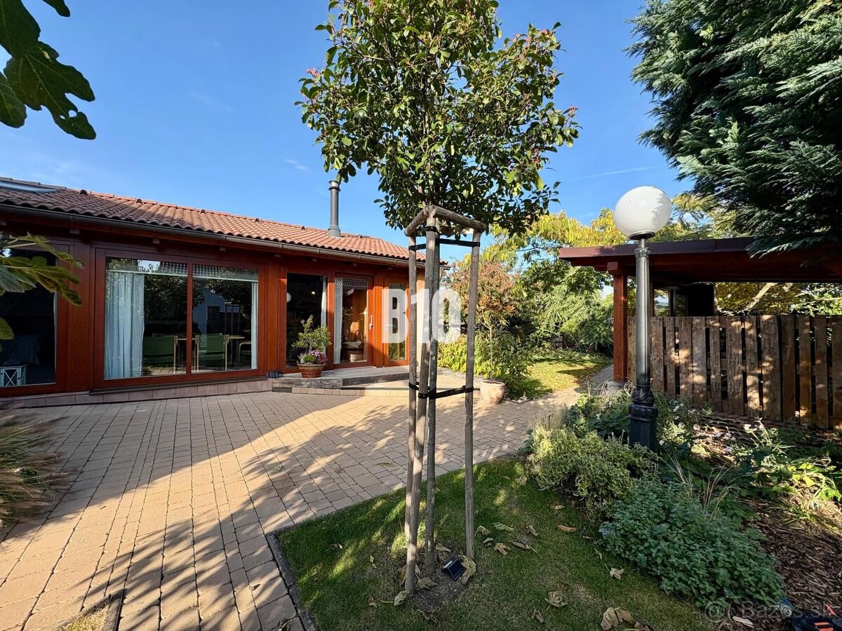 Tichá ulička - priestranný RD - krásny pozemok - 14