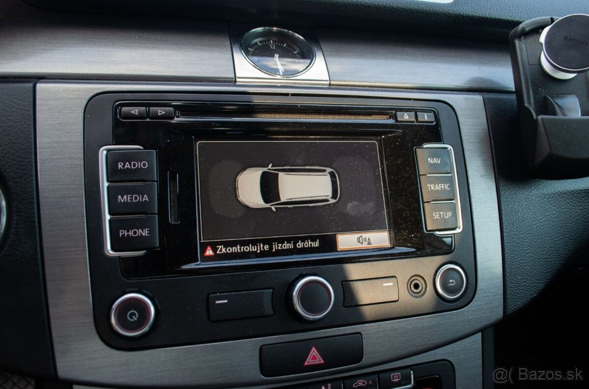 Volkswagen Passat B7 Combi 2.0 TDI DSG - 14