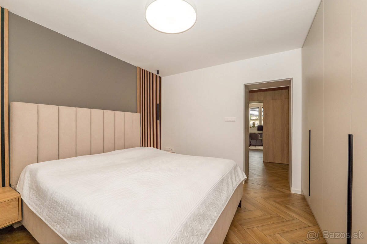 Dizajnový 3-izbový byt kompletne zariadený s garážou - 14