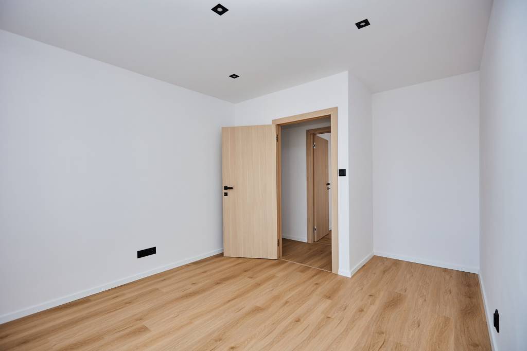 NA PREDAJ,4-izbový byt Košice - Západ - Michalovská ul. - 14