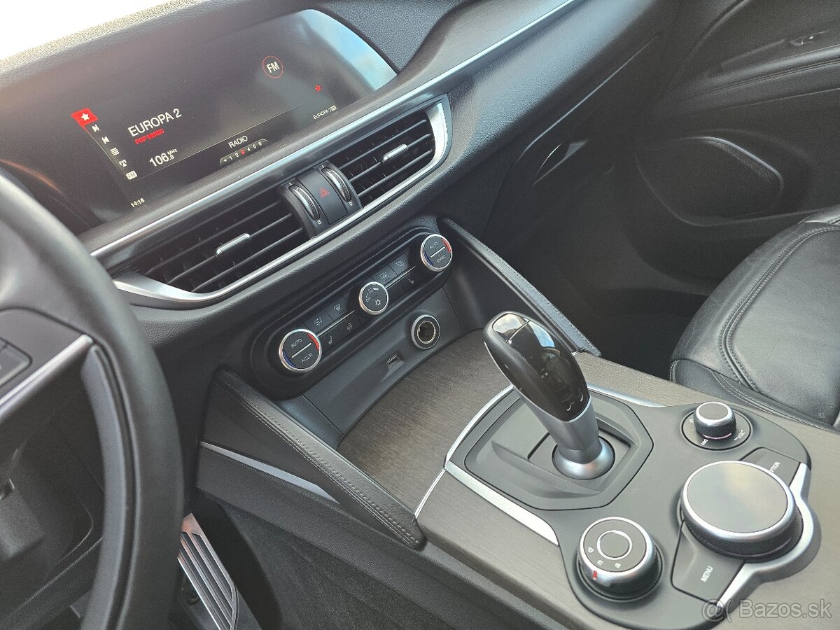 Alfa Romeo Stelvio 2.0 Q4 280ps - 14