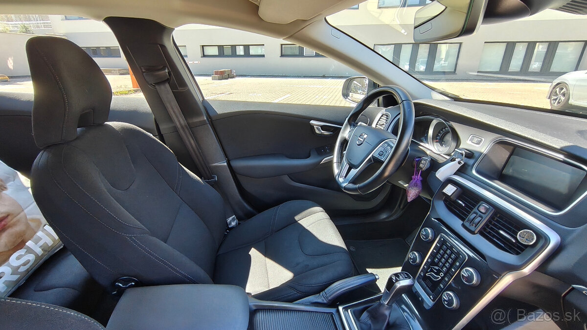 Volvo V40 Cross Country D3....odpočet DPH - 14