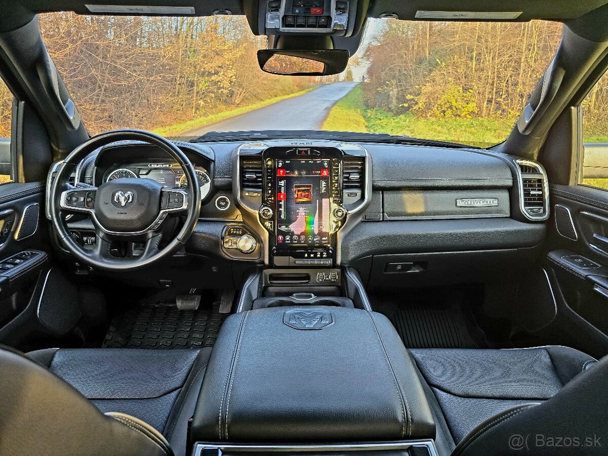 Ram 1500 5,7 HEMI, r. 2021,ODPOČET DPH, EL. PRAHY, PANORAMA - 14