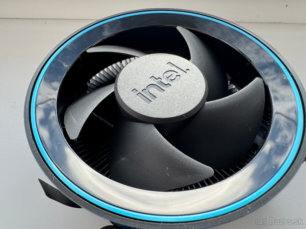 Nový chladič INTEL pre Socket 1851 - 14