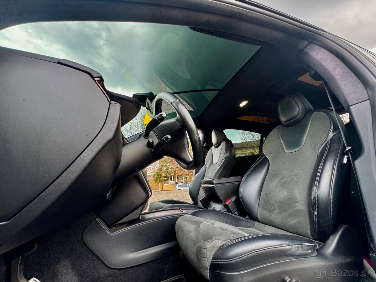 Tesla Model X - 14