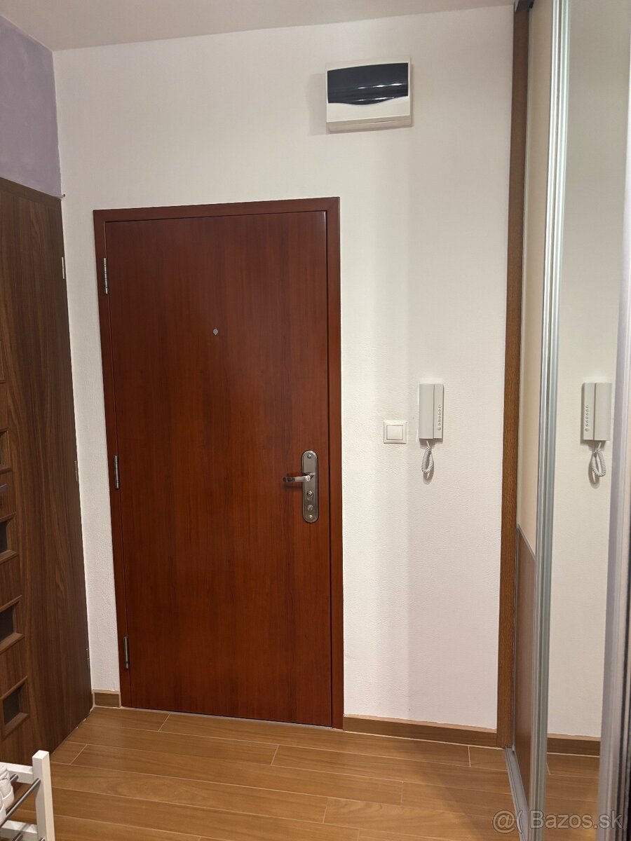 Veľkometrážny 2izbový byt Chrenová - 14