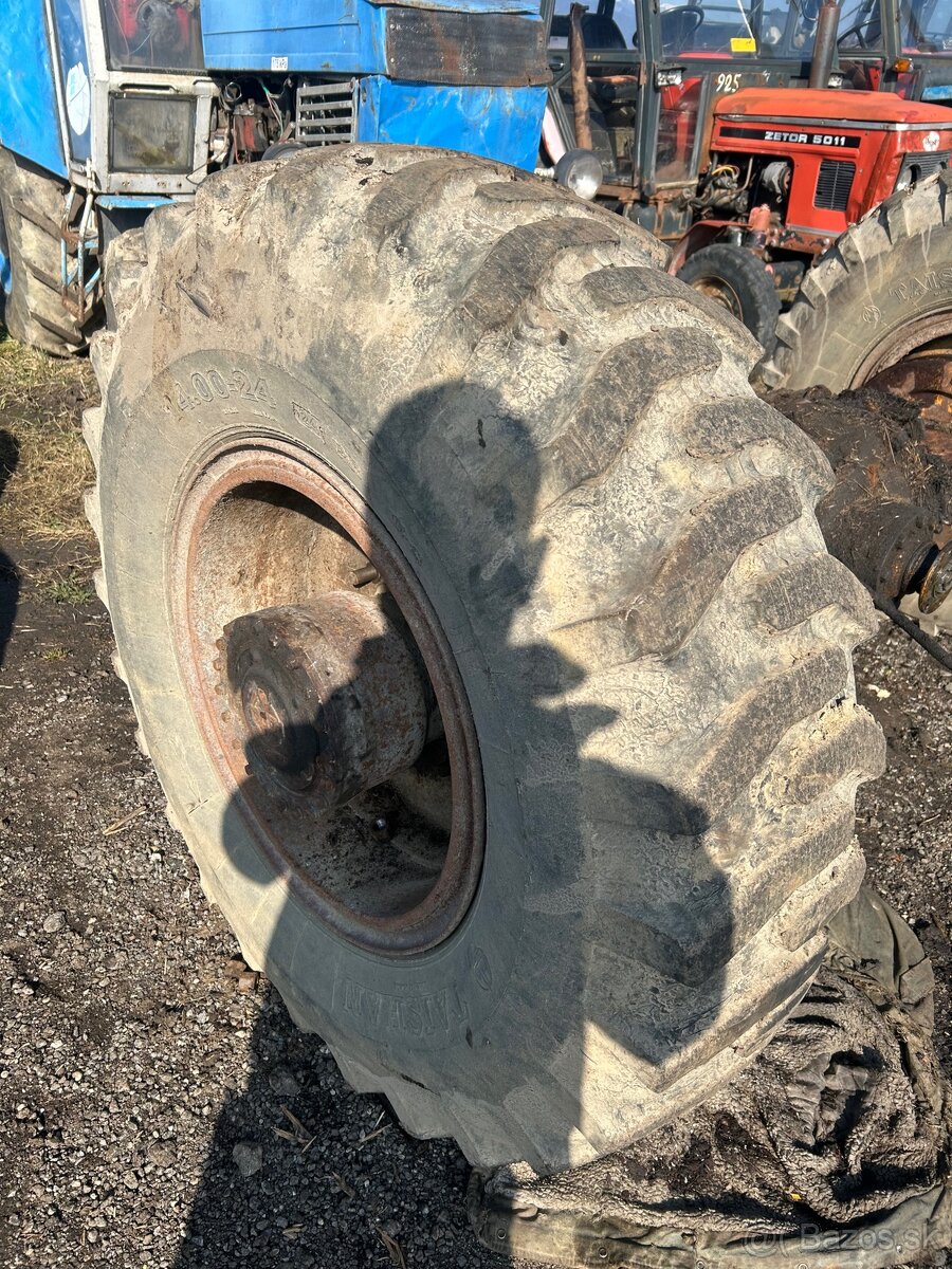 Predám diely na nakladač hon un 053 - 14