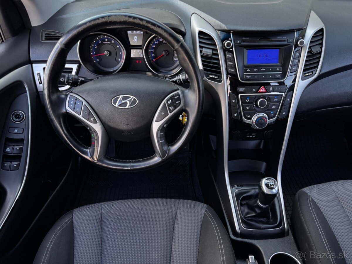 Hyundai i30 CW 1.6i MPI CVVT Family - 14