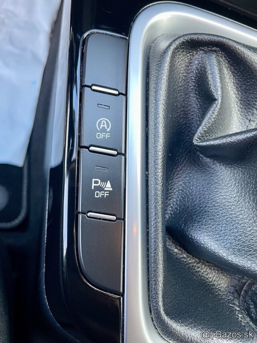 KIA Cee’d Sporty Wagon 1.6 CRDi 136k First Edition - 14