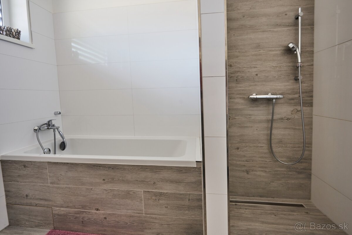 Exkluzívne iba v APEX reality 5i. RD s bazénom v Trnave - 14