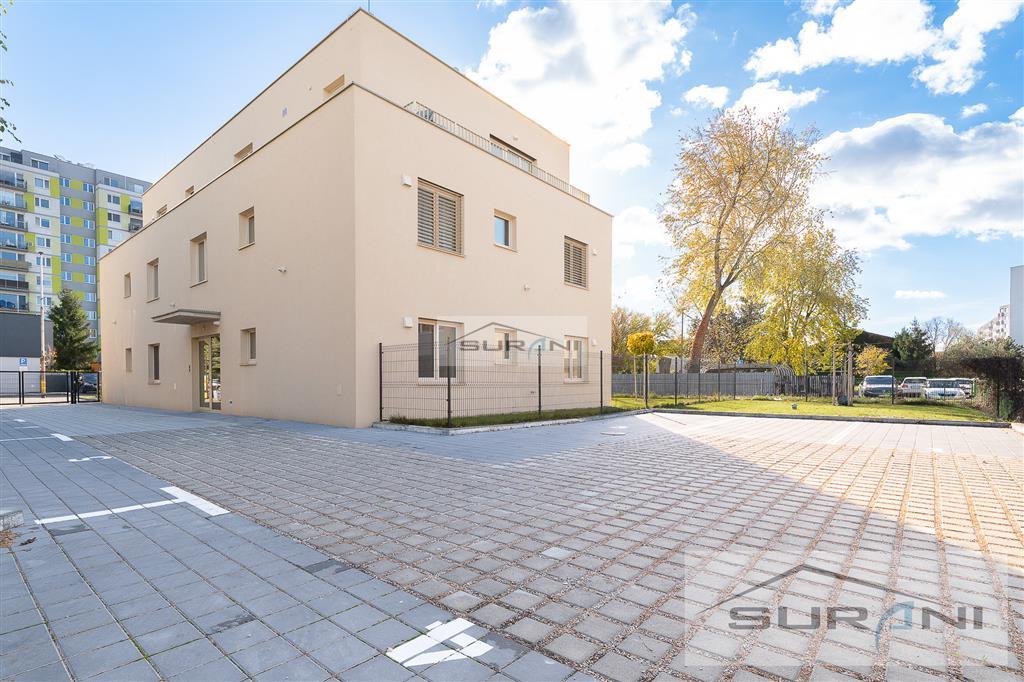 Krásny 2-izbový byt s predzáhradkou 73 m2 a parkovaním v... - 14