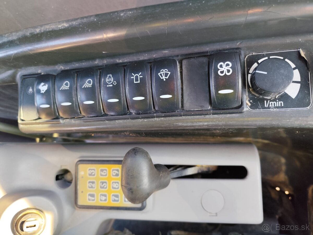 Báger Volvo, 5000kg, 3x lyžica. - 14