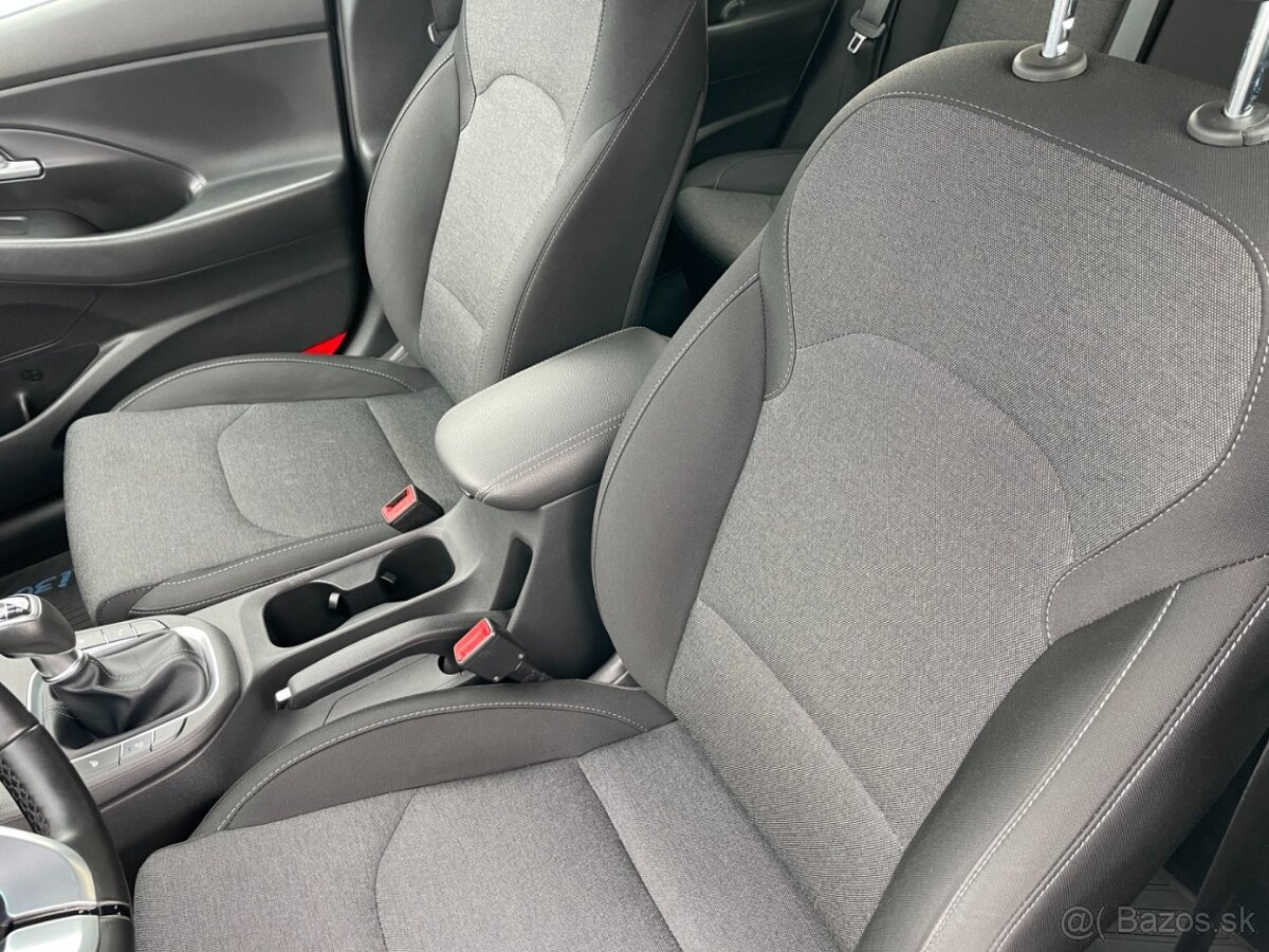 Hyundai i30 Com. 1.6CRDi ČR SMART+ 1.maj Tažné - 14