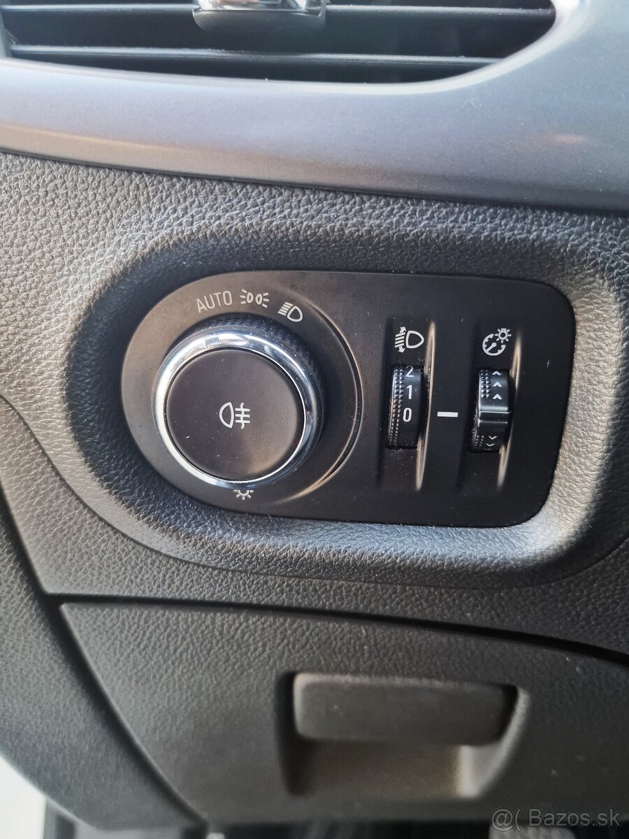 Opel Astra 1.4i Selection 74kW 5dv M5 SR voz - 14