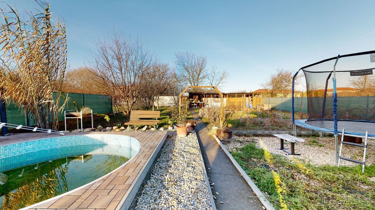 Dva domy za cenu jedného na pozemku s výmerou 1025m2 - 14