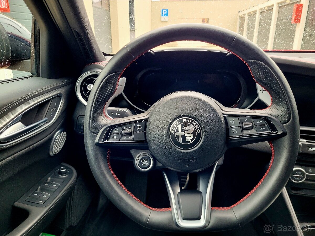 Alfa Giulia 2.0 COMPETIZIONE Q4 benzín 206kw (DPH) - 14