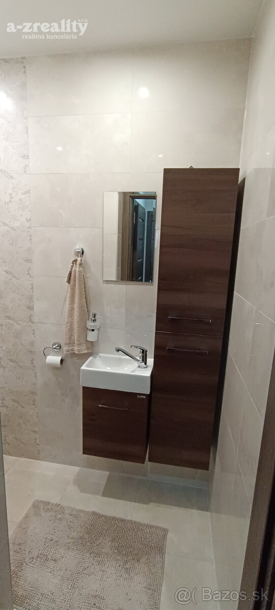 Na predaj zrekonštruovaný veľký 3 izbový byt v Nových Zámkoc - 14