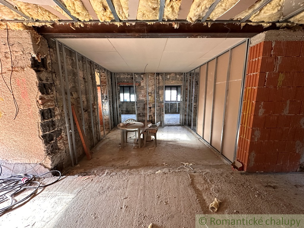 Znížená cena Rozostavaný rodinný dom v kľudnej uličke v - 14