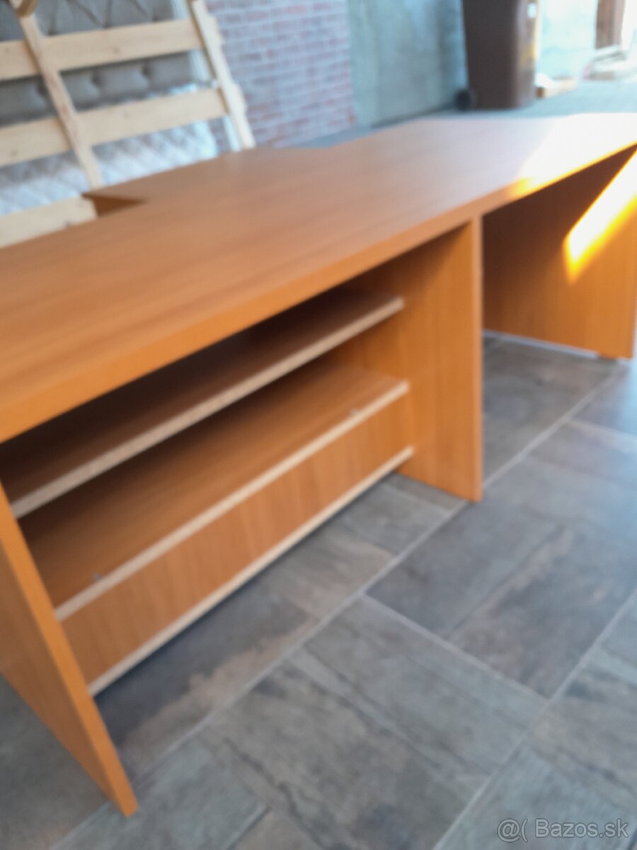 Stolík pod televízor. - 14