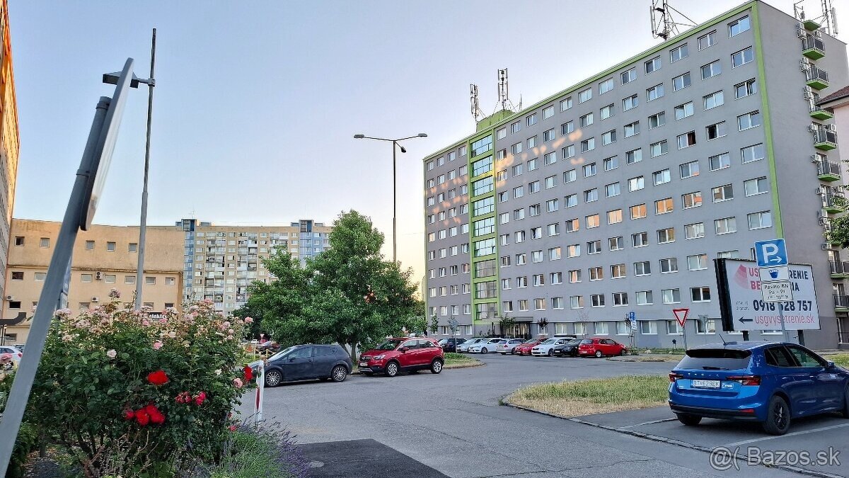 Prenajmem suchú peknú veľkú garáž KE Juh Krivá ul. po rekonš - 14