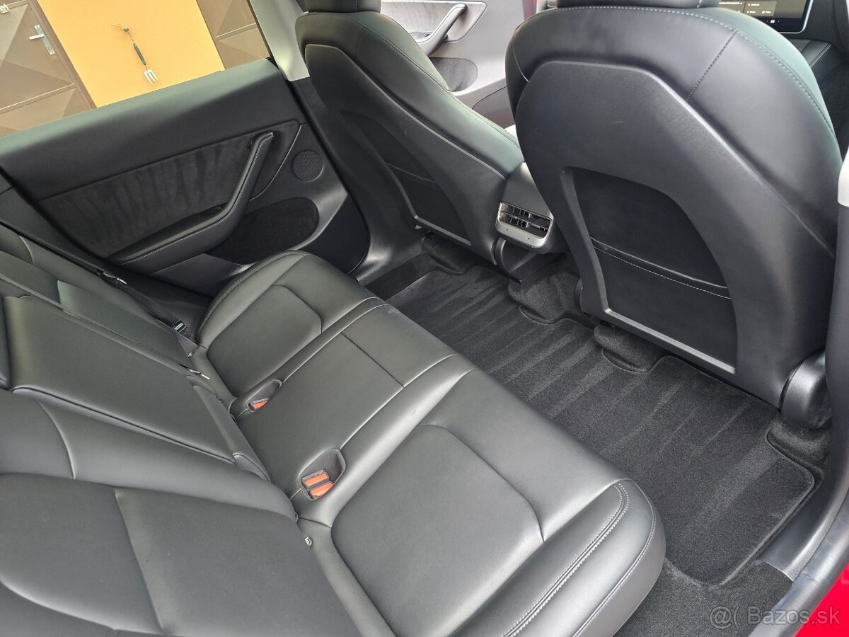 Tesla Model Y Premium Long Range AWD 514PS Fabrická Záruka - 14