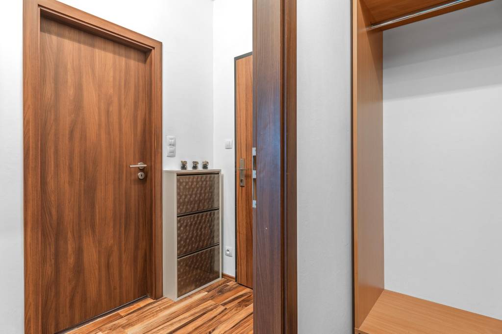 Exkluzívny 2-izb byt na prenájom – Ružinov, (Jégého Alej) s - 14