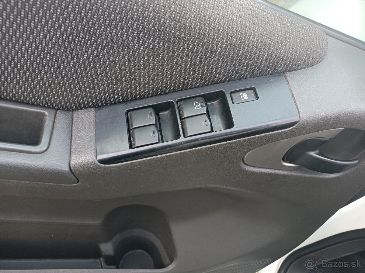 Nissan Pathfinder, 140kw,4x4,s.kniha,7míst.manuál - 14